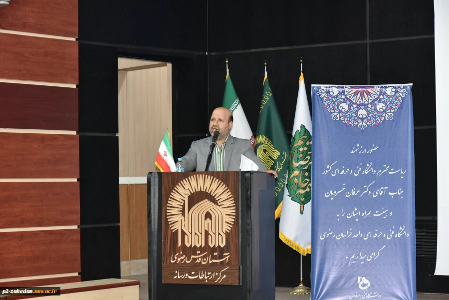 معاون فرهنگی و دانشجویی دانشگاه فنی و حرفه‌ای در مراسم افتتاحیه جشنواره فرهنگی، هنری با محوریت قرآن و عترت:
با انس به قرآن است که می‌توانیم در عرصه‌های علم و فناوری به قله‌های بلند دانش دست پیدا کنیم.
 2
