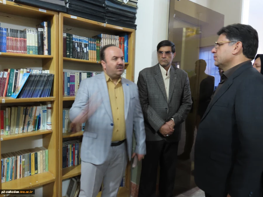 بازدید معاون پژوهش و فناوری دانشگاه ملی مهارت کشور از کتابخانه و سالن مطالعه دانشگاه ملی مهارت سیستان و بلوچستان 2