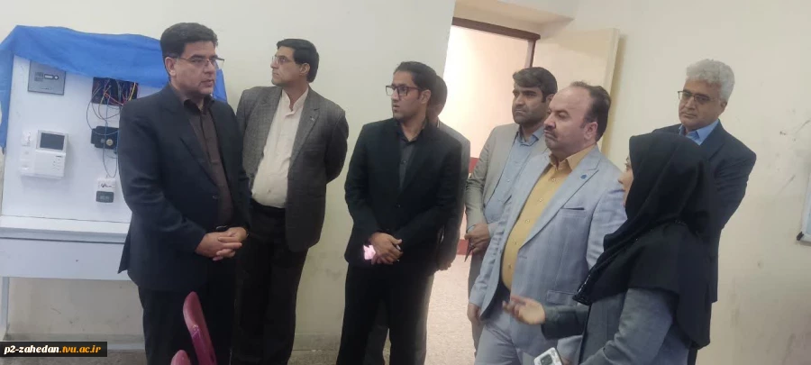 بازدید معاون پژوهش و فناوری دانشگاه ملی مهارت کشور از کارگاه‌ها و آزمایشگاه‌های آموزشکده های شهید باهنر و شهید عارفی 2