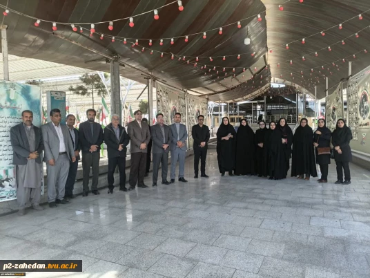 تکریم و گرامیداشت یاد و خاطره شهدا و رزمندگان مهمترین وظیفه تک تک مسئولان و آحاد ملت ایران است.
غبار روبی و عطر افشانی گلزار شهداء بمناسبت ایام الله دهه فجر و چهل و هفتمین سالگرد پیروزی شکوهمند انقلاب اسلامی